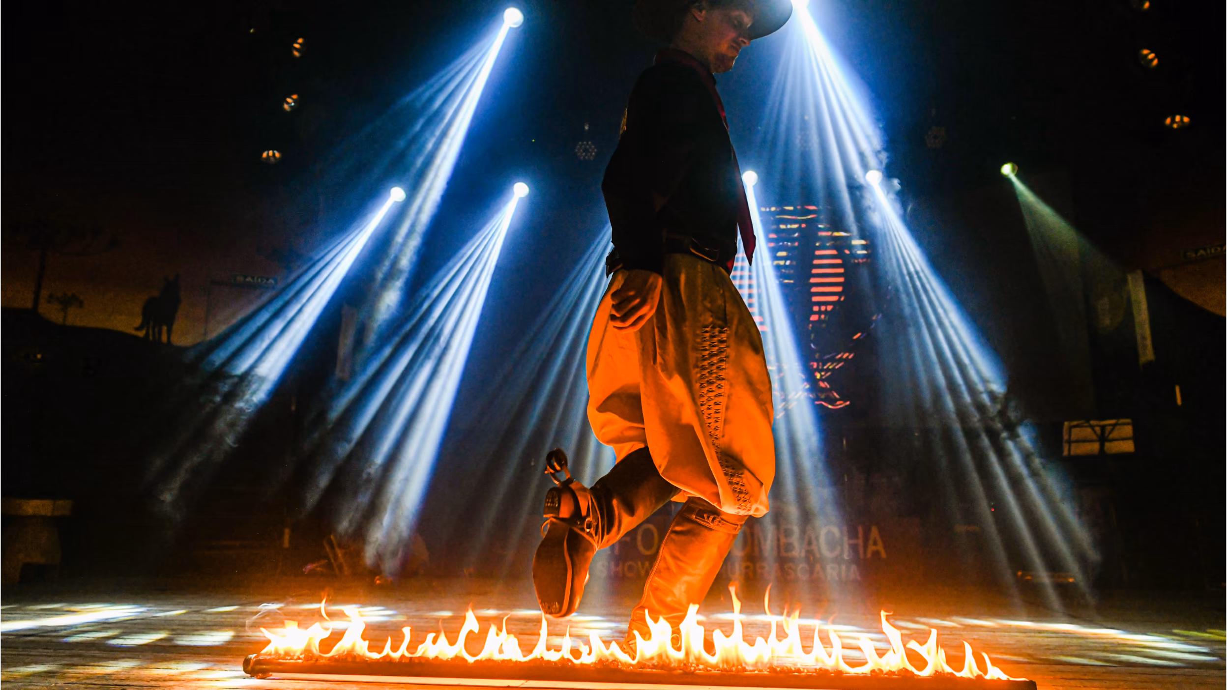 Show de danças tradicionais gaúchas com fogo de chão