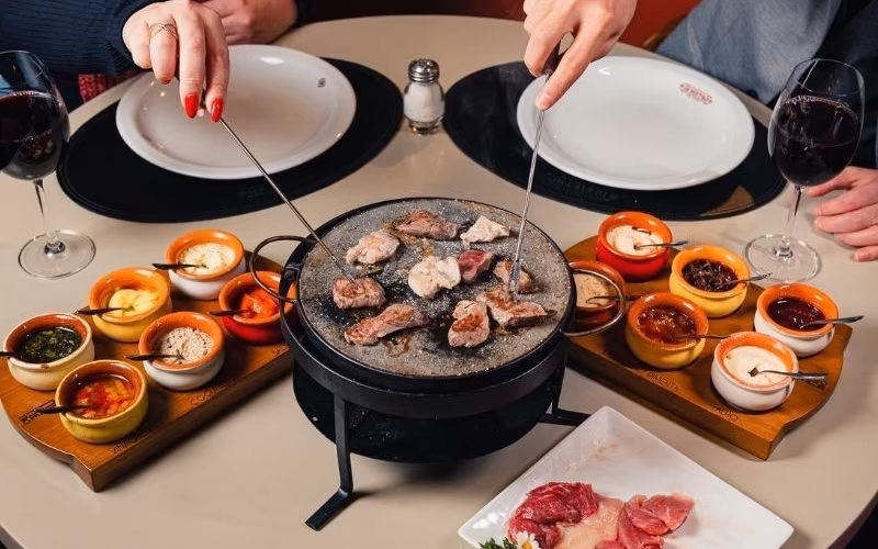 Jantar de fondue